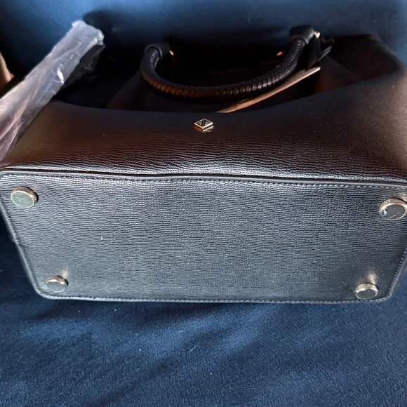 Antonio Melani Black Leather Tote Bag NWT w/ zipper pouch, and shoulder strap - Picture 8 of 8